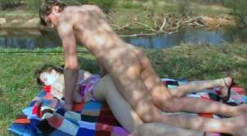 Романтический и страстный секс у реки